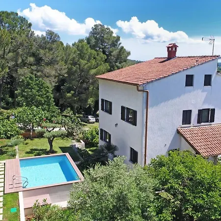 House Max فيلة Mugeba