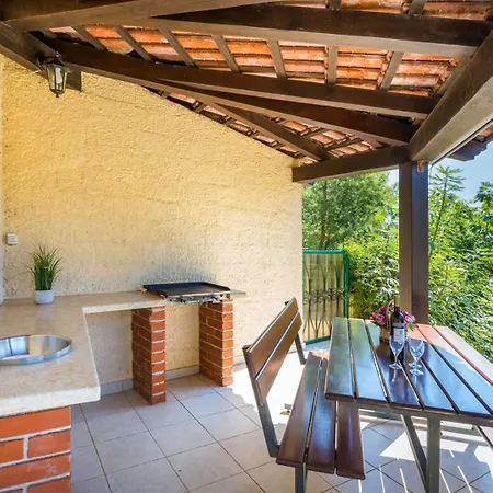 فيلة House Max Mugeba