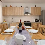 House Max
