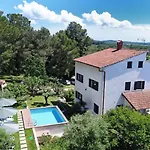 Villa House Max *