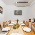 House Max * Mugeba