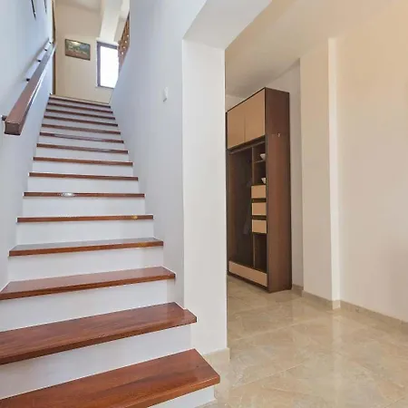 House Max * Mugeba